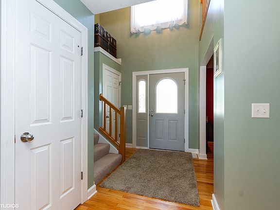 3rd image of 1508 Surrey Dr