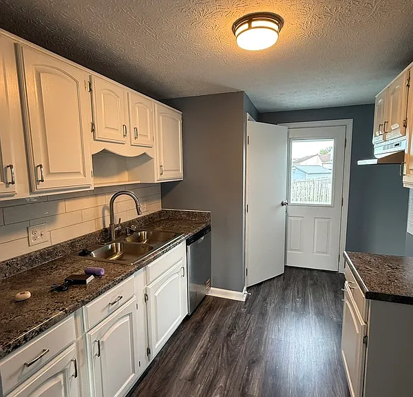 2290 Turquoise Dr — Photo 2