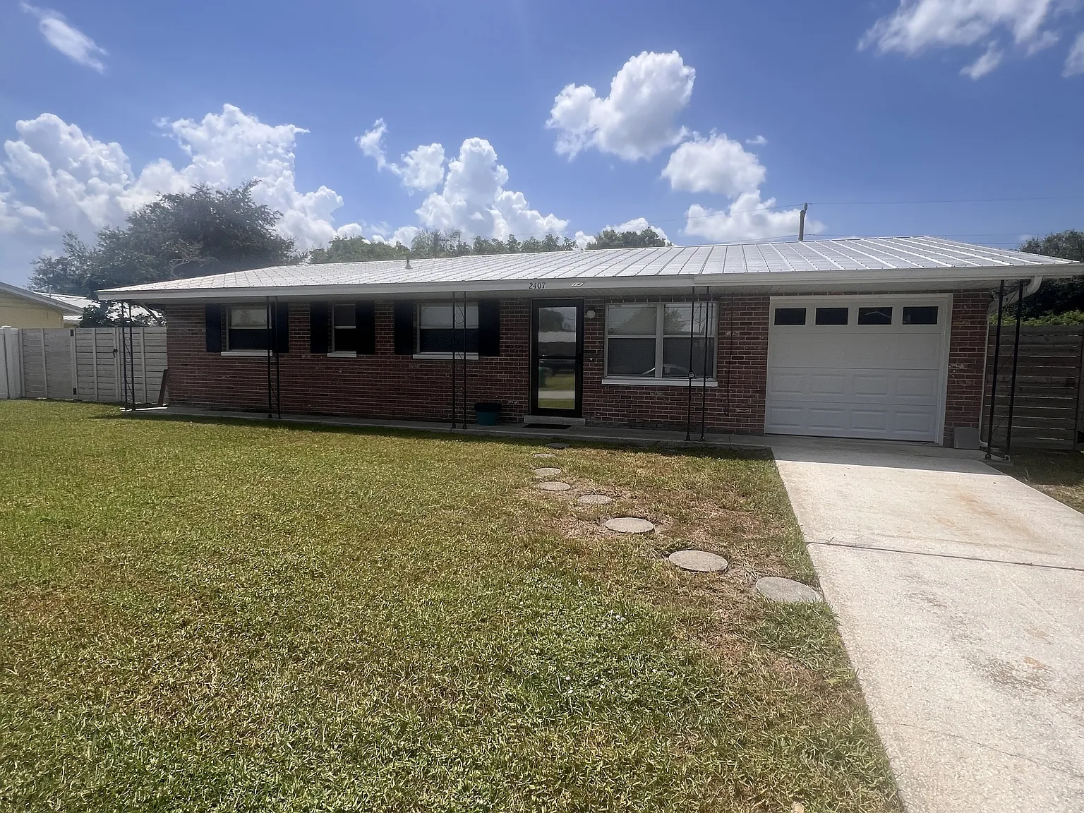 2407 Lakeview Drive - 1 — Photo 1