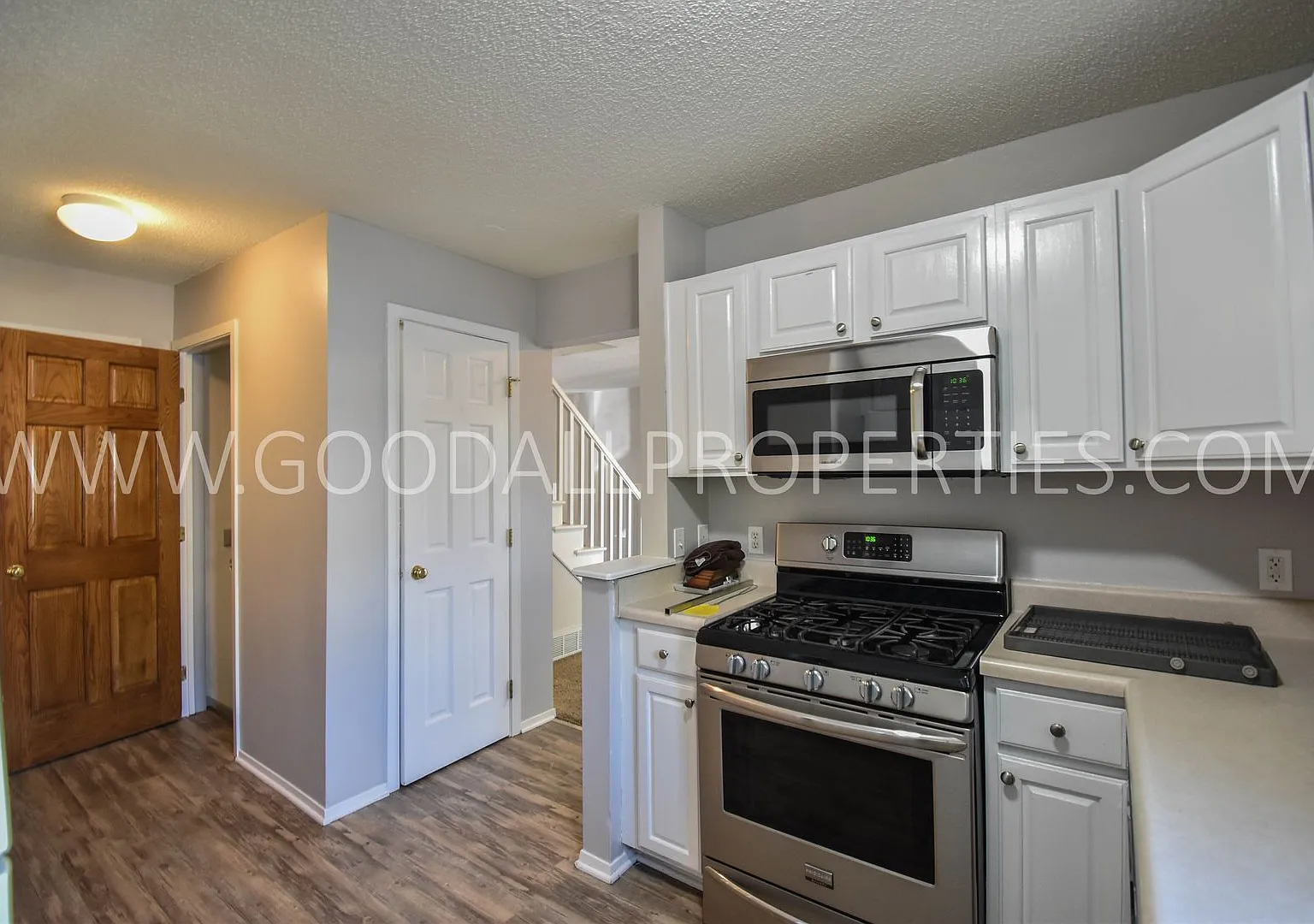Spacious 2-Bedroom Townhome with Finished Walkout Basement! — Photo 3