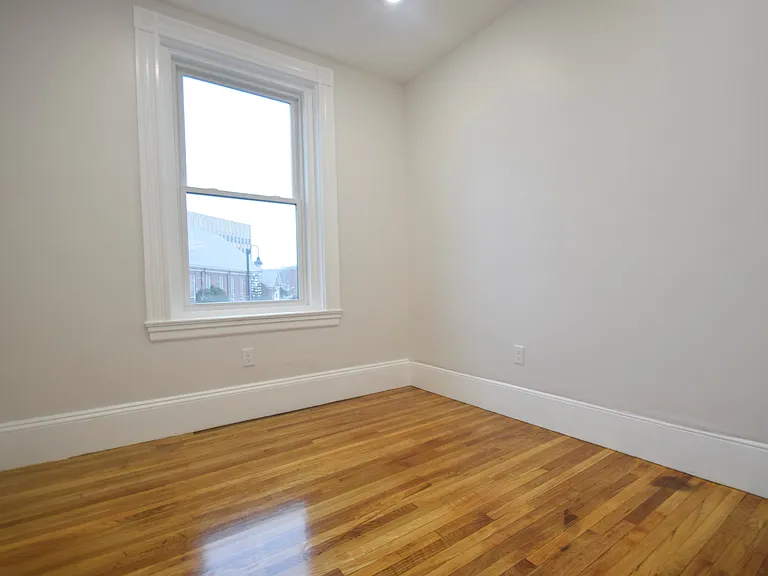 31 Harvard St #2 — Photo 9
