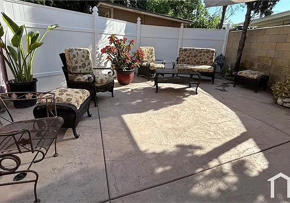 933 S Susan St — Photo 30