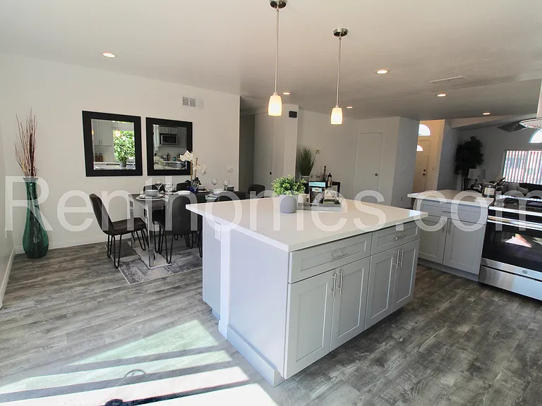 11327 Linares St — Photo 9
