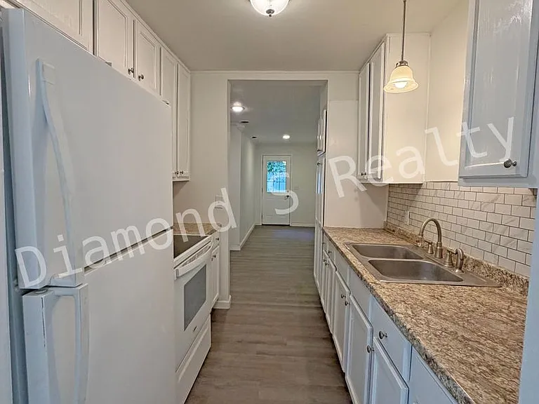 721 N Fulbright Ave — Photo 4