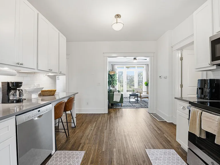 5750 Pershing Ave #2W — Photo 12