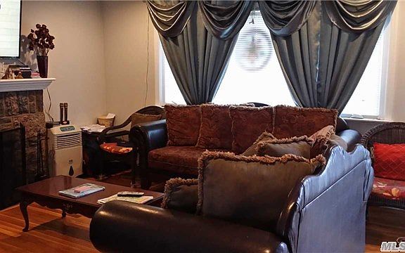 4th image of 530 Woodbine St
