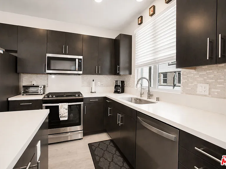 2700 E Chaucer St #30 — Photo 10