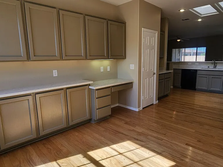 1561 Bonner Springs Dr — Photo 18