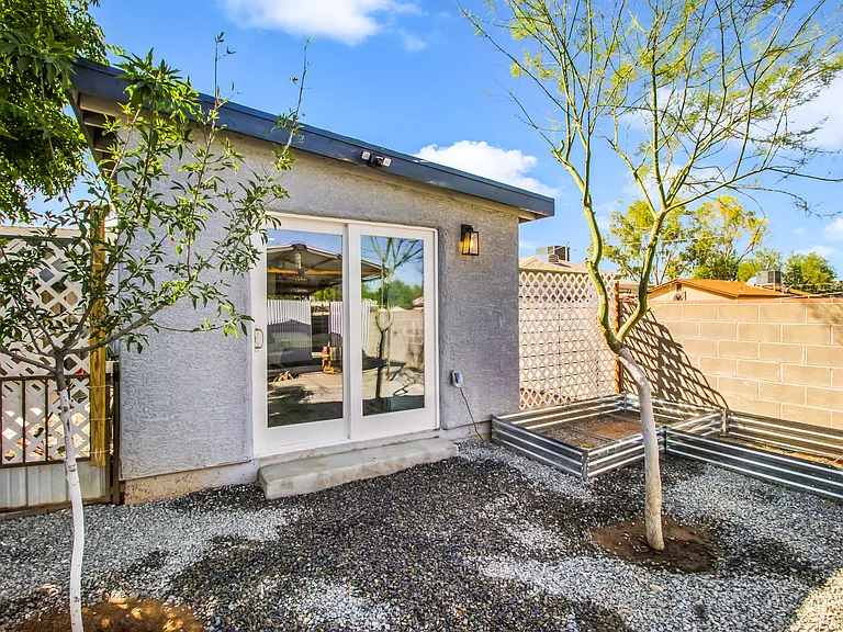 802 W Calle Francita — Photo 1