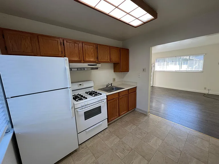4129 El Camino Way #K — Photo 10