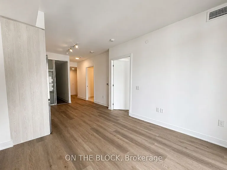 86 Dundas St E #618 — Photo 10