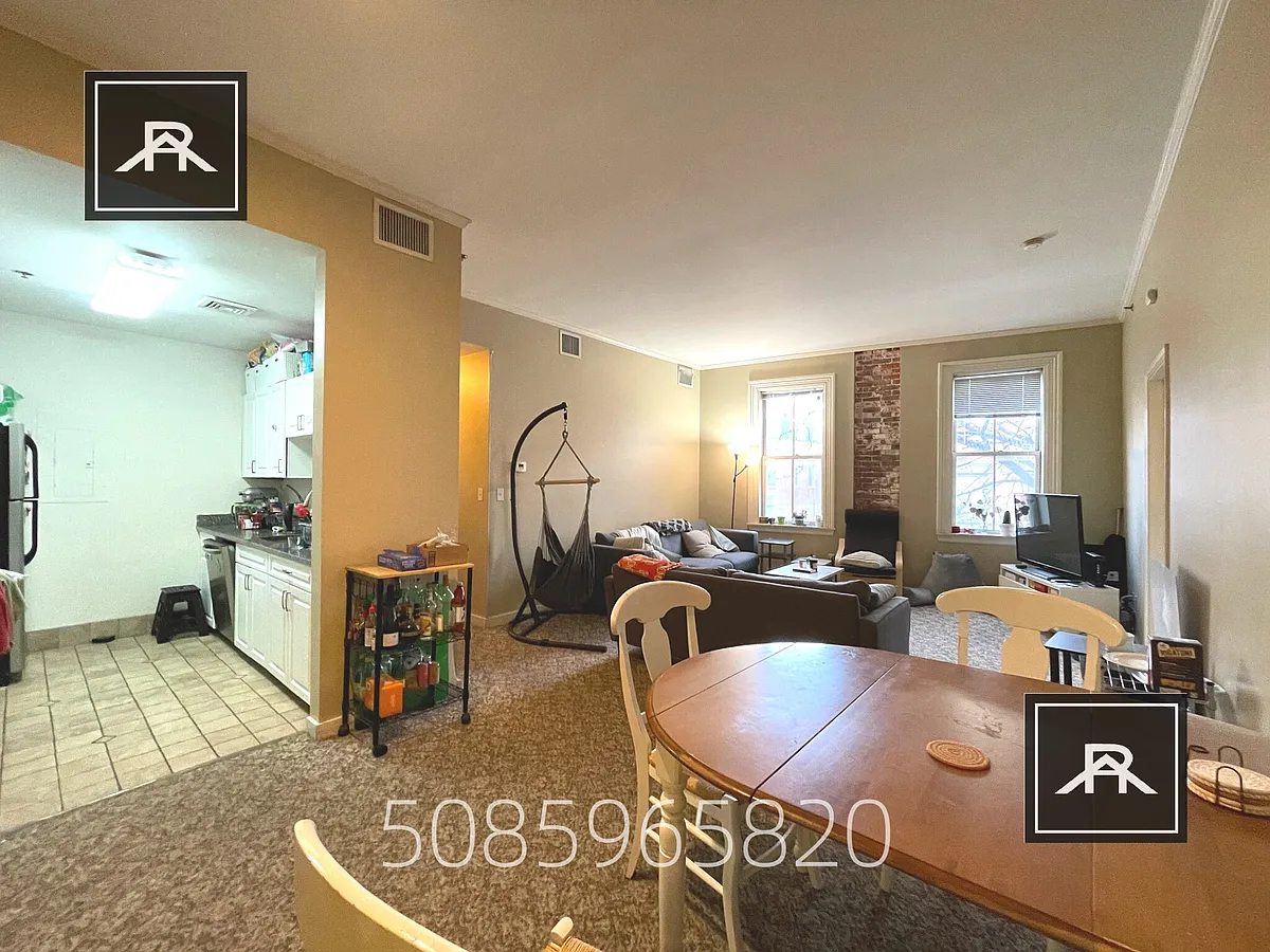 Building Photo - 6 Davis Ave #3B