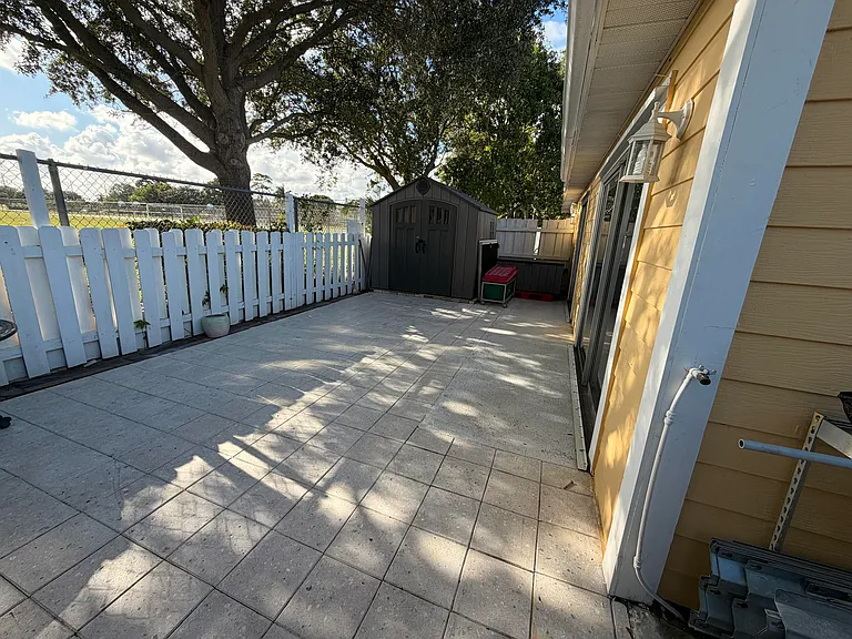1530 Royal Forest Ct — Photo 8