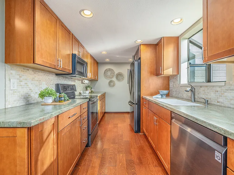 2228 E Roanoke Dr — Photo 15