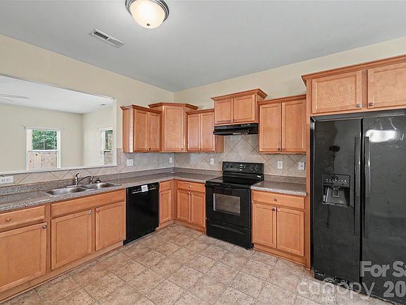 3rd image of 460 Dutch White Dr