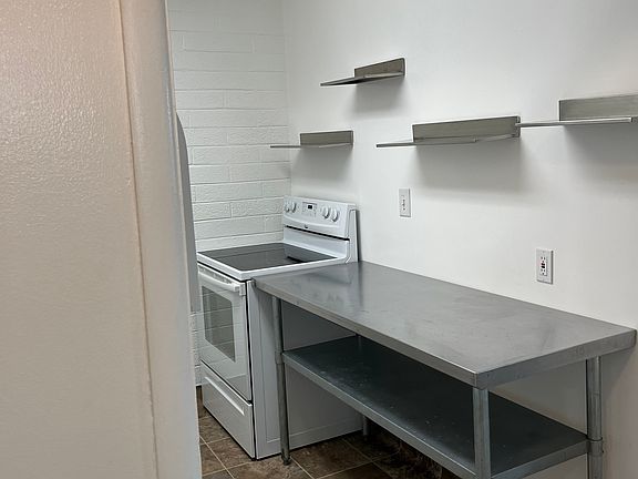 5th image of 275 E Westminster Ave APT 2