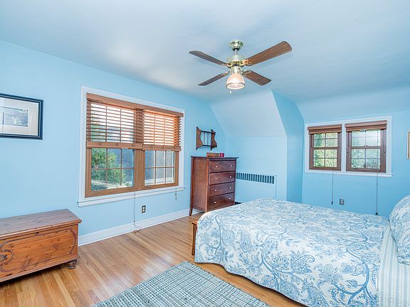 5th image of 1390 Laurel Ave