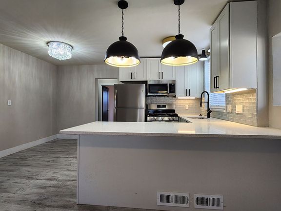 2nd image of 6639 Alamo Ave #2B-1Ba-1000Sqft