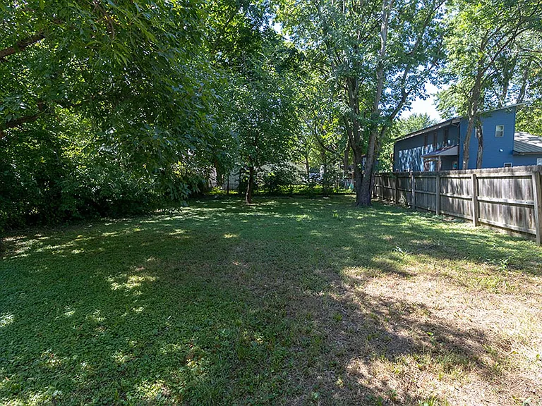 210 Highview Ave — Photo 32