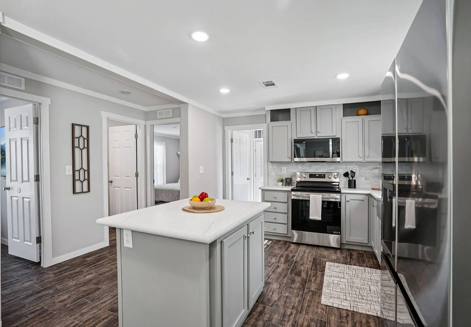 3 bed, 2.0 bath, 1632 sqft, $2,395 — Photo 4