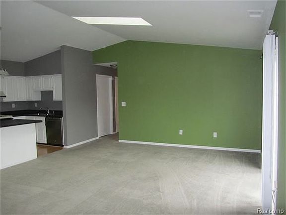 4th image of 322 Pinewood Dr