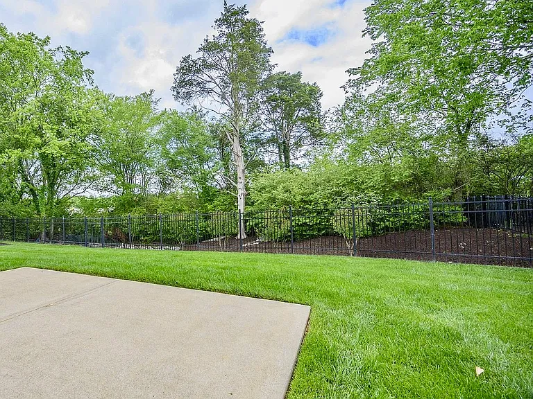 2256 Westwood Dr — Photo 29