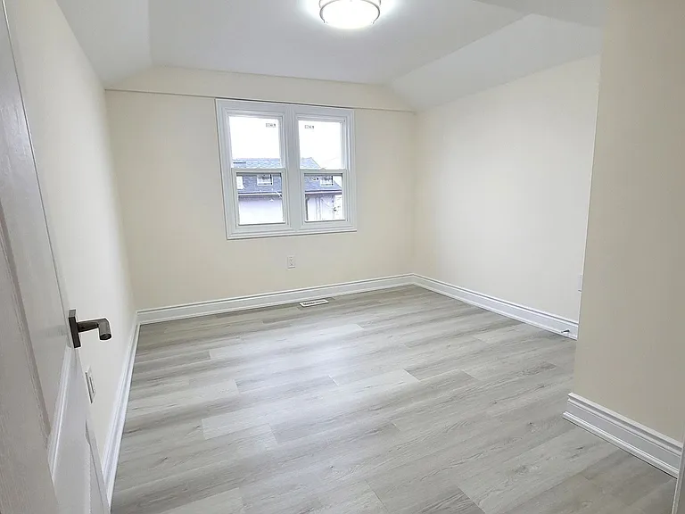 69 Vine St W #2 — Photo 5