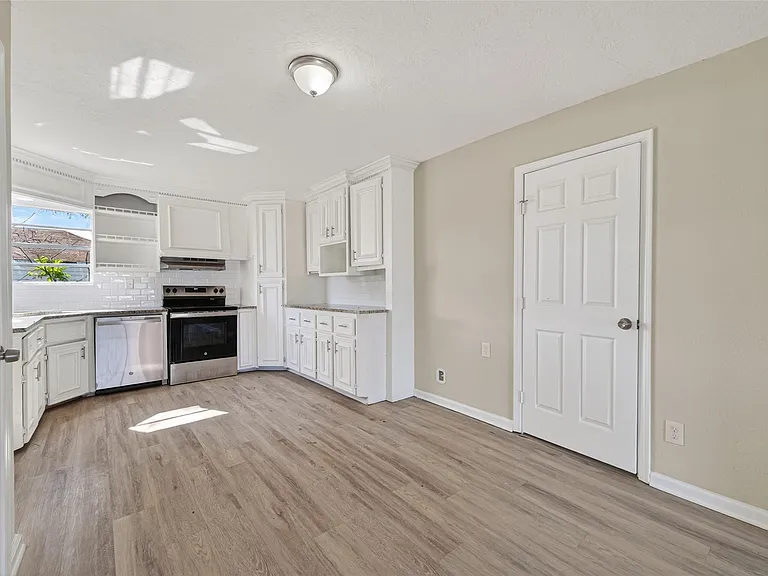 4626 Dewberry St — Photo 14