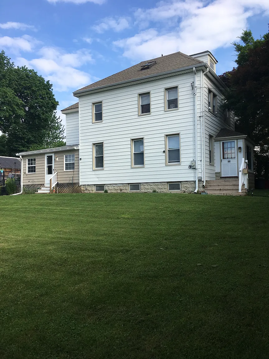 225 Summit Ave photo 1