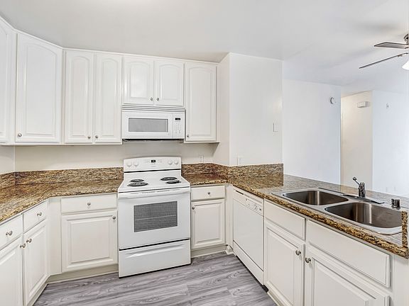 5th image of 4420 Ensign Ave APT 102