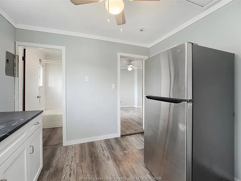 655 Chatham St E — Photo 7