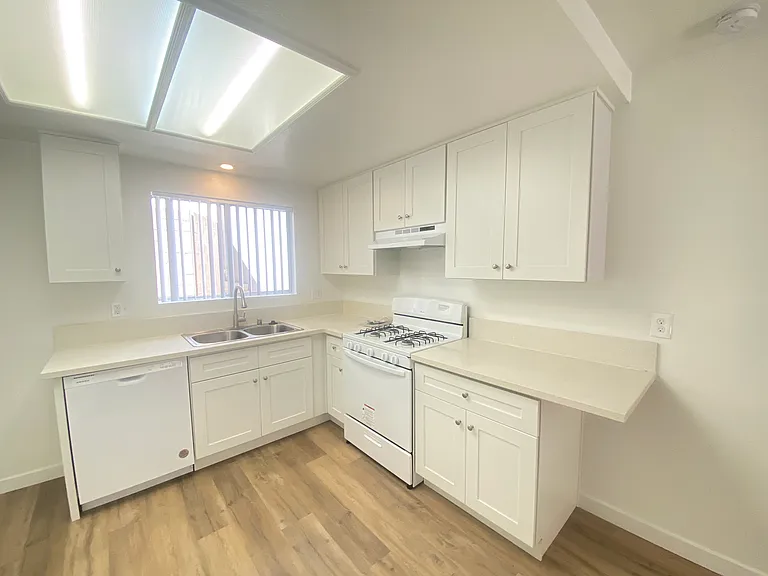 French Park Apartments — Photo 16
