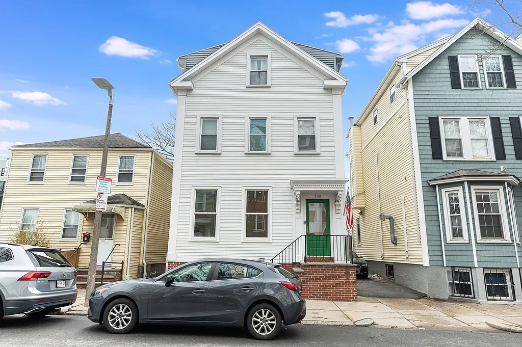 Building Photo - 339 W 3rd St #2