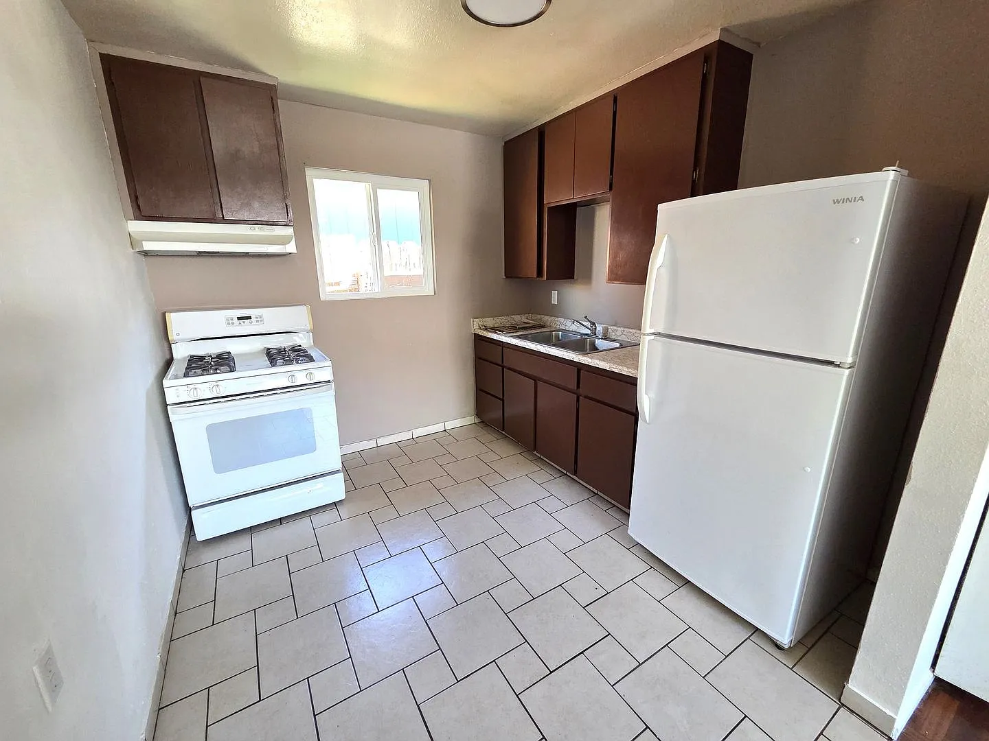 460 N. Elmwood Ave — Photo 2