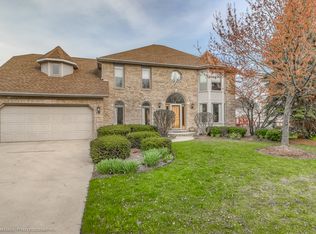 60 Ascot Ln, Aurora, IL 60504