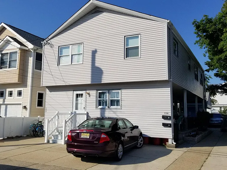 136 W Morning Glory Rd #B — Photo 7
