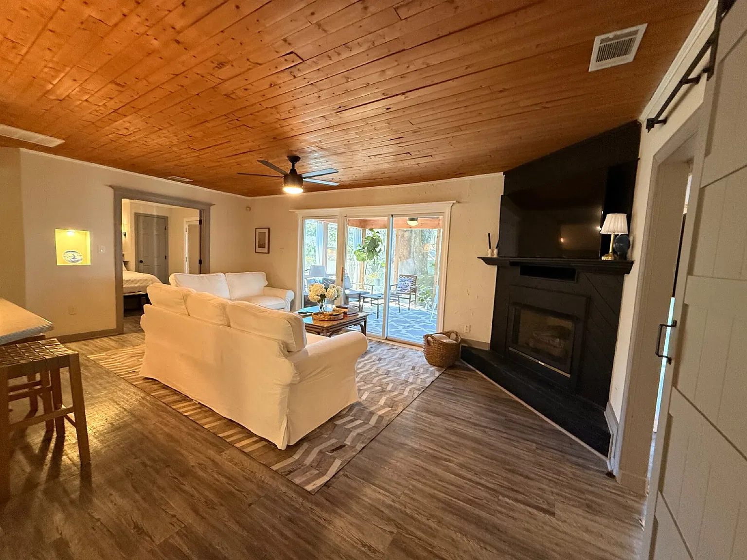 2 bed, 1.0 bath, 1150 sqft, $2,000 — Photo 4