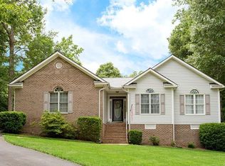 8612 Bay Knolls Ct, Midlothian, VA 23112