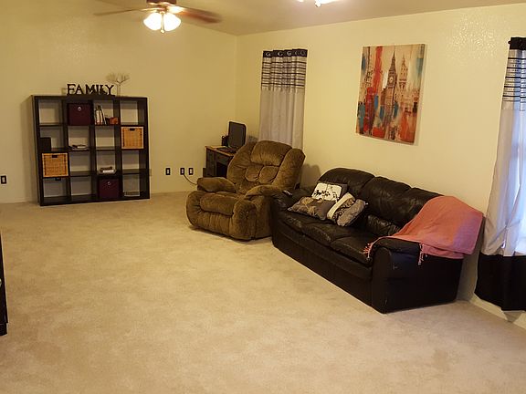 4th image of 4021 E Delta Cir