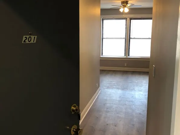 7046 Crandon, 7046 S Crandon Ave APT 201, Chicago, IL 60649