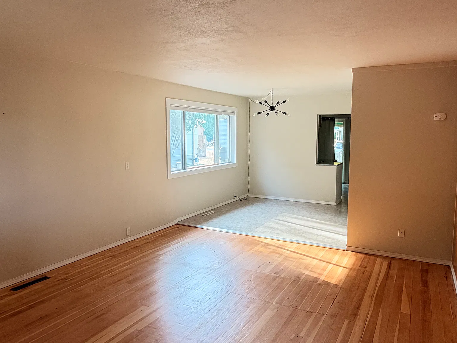 3 bed, 2080 sqft, $2,100 — Photo 2