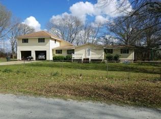 102 W Lake Dr, Kathleen, GA 31047