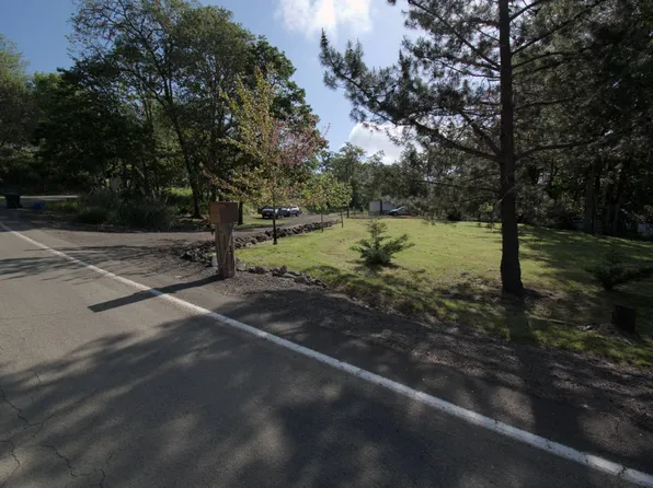 513 Greenhill Dr, Roseburg, OR 97471
