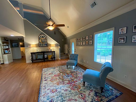 Ft. Entrance + Sitting Area