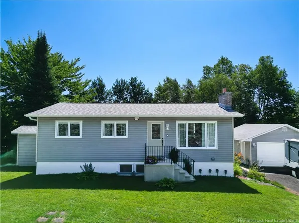 184 Diamond St, Fredericton, NB E3G 7V1