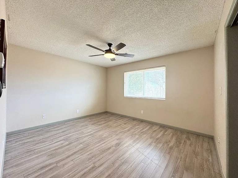 1327 S Yucca Dr — Photo 20