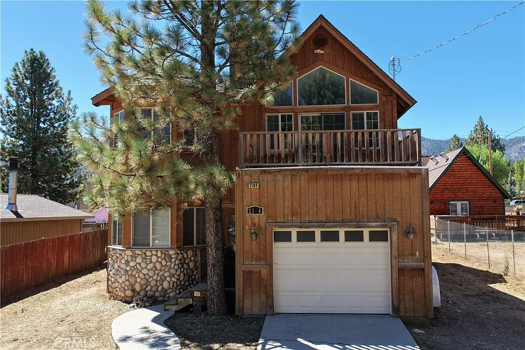 3 bed, 2.5 bath, 1548 sqft, $2,800 — Photo 1