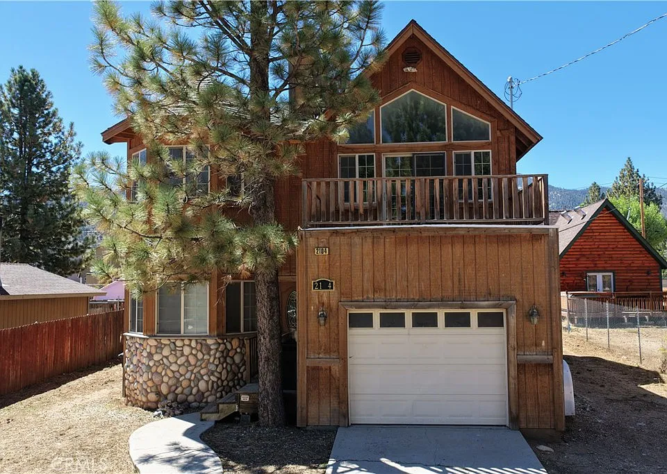 2104 2nd Ln