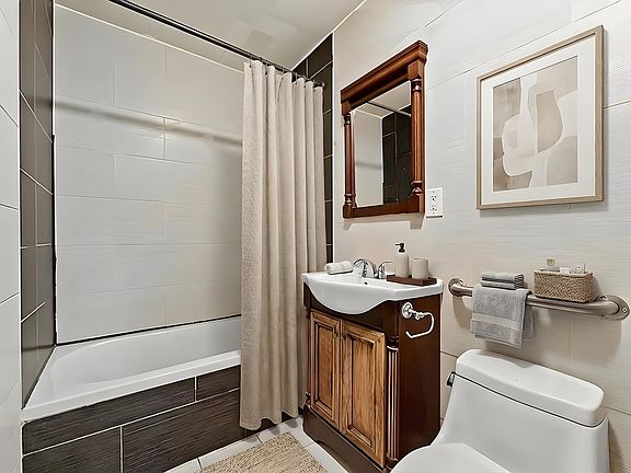 5th image of 1007 Willoughby Ave #2