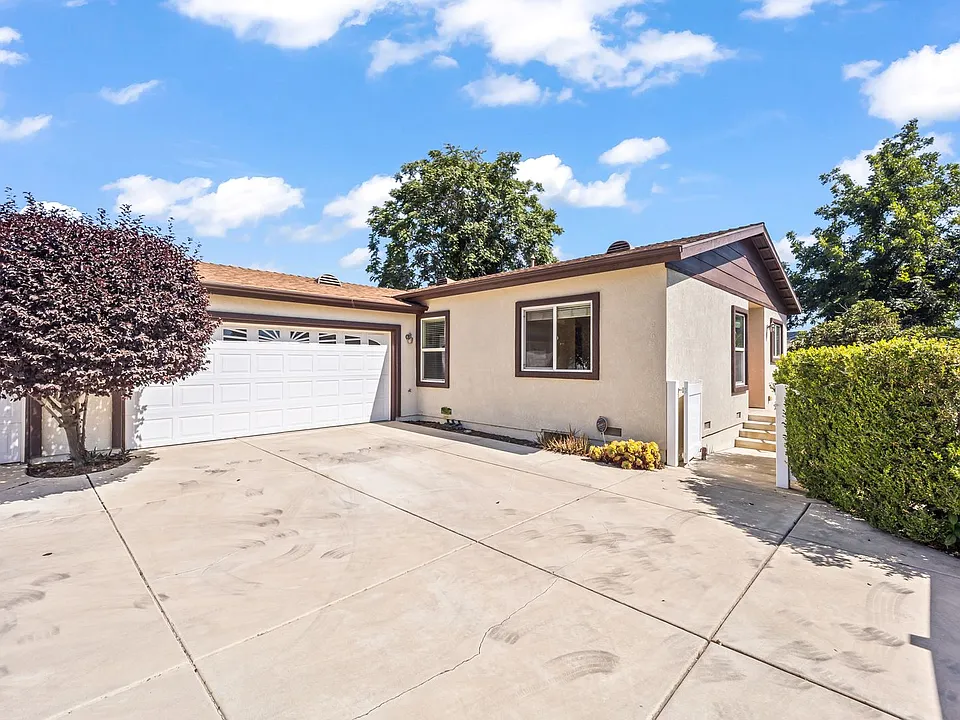 260 Acacia St
